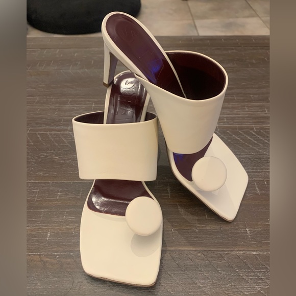 Staud heels made in Italy size 38 1/2.         Off white excellent condition - Picture 7 of 9